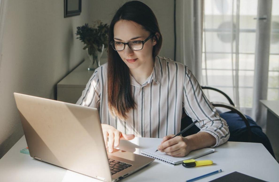 Präsentation eines Geschäftsmodells an der Tafel